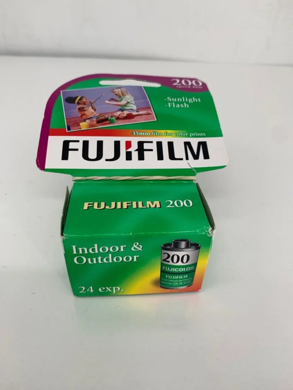FujiFilm Single Roll 200 Speed 24 Exposure Roll 35mm Film for Color EXPIRED 08/2